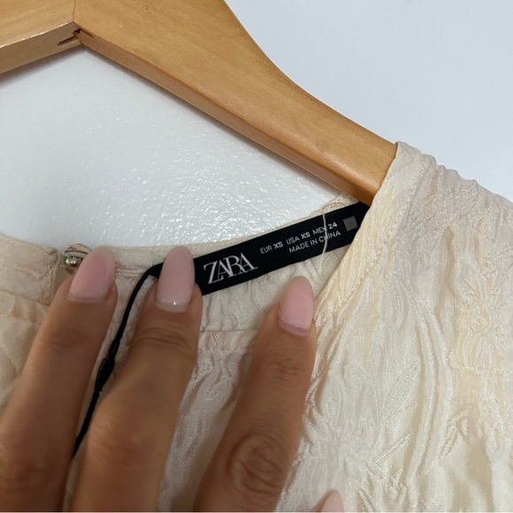 Zara Voluminous Jacquard White Dress - Picture 4 of 9